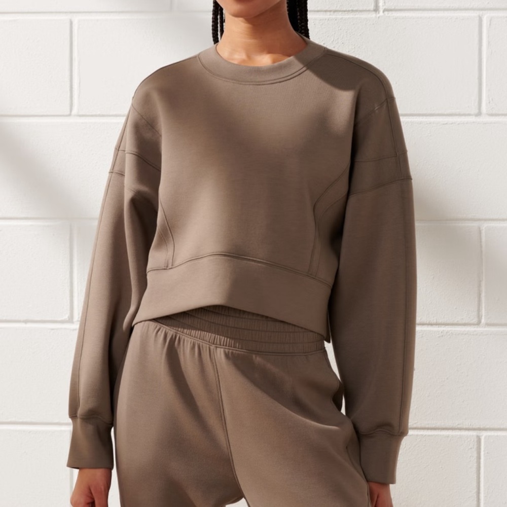 NWT Abercrombie YPB neoKNIT Mini Crew color dune, size L